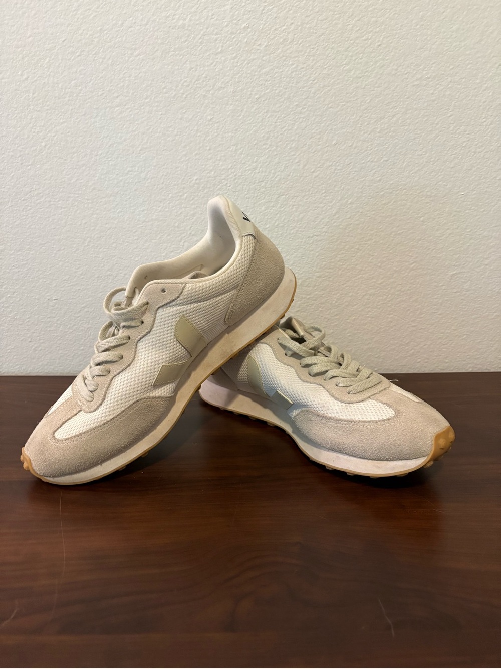 Veja Men's Off-White and Beige Retro Runner Sneakers